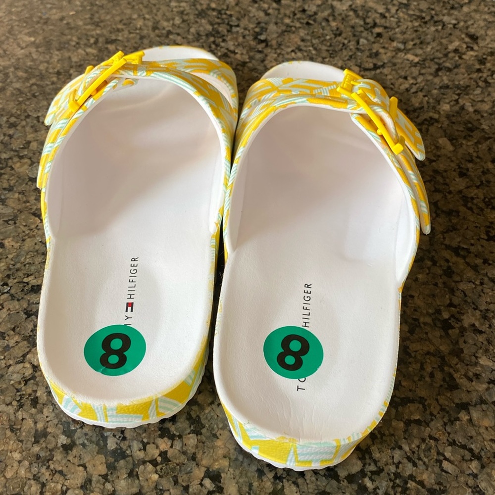 TOMMY HILFIGER Womens Yellow Pool Logo Jelz Round Toe Slip On Slide Sandals 8